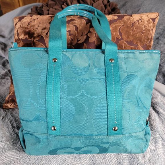Coach Handbags - Coach Daisy Signature Jacquard Tote Purse